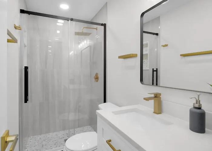 Chicago Gem! Centrally Located - Proximity To O' Hare Airport