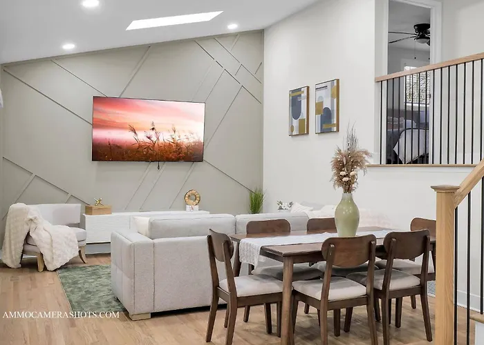 Chicago Gem! Centrally Located - Proximity To O' Hare Airport *