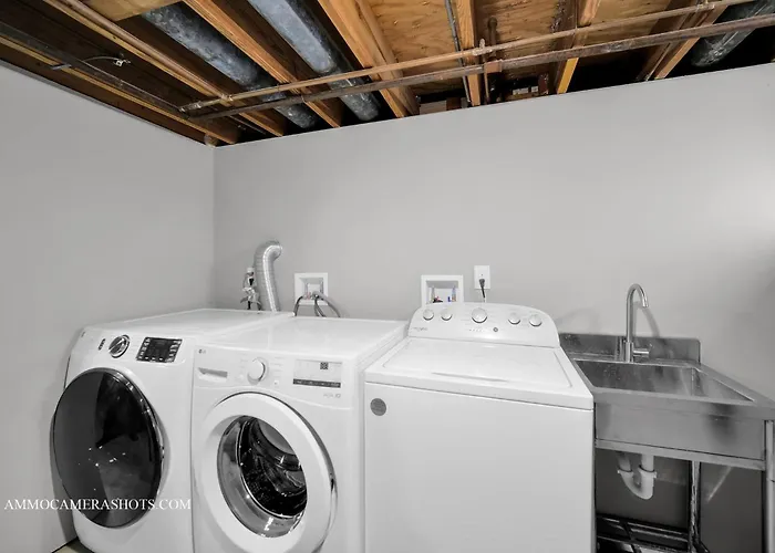 Chicago Gem! Centrally Located - Proximity To O' Hare Airport * Schaumburg