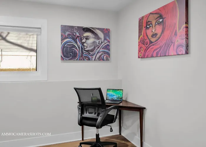 Holiday home Chicago Gem! Centrally Located - Proximity To O' Hare Airport *